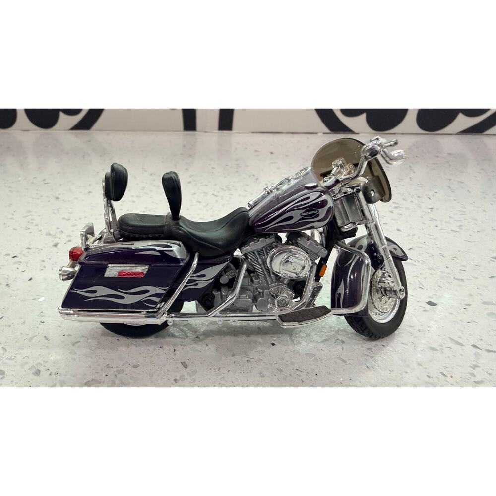 Maisto 1:18 2002 Harley Davidson FLHRSEI CVO Road King Purple Flames Diecast - Picture 4 of 9